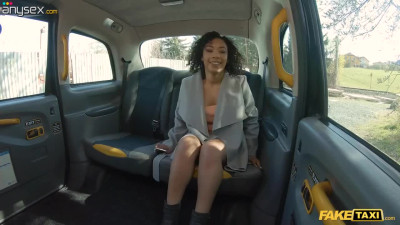 Juicy Ebony banged by perv driver in the Fake Taxi