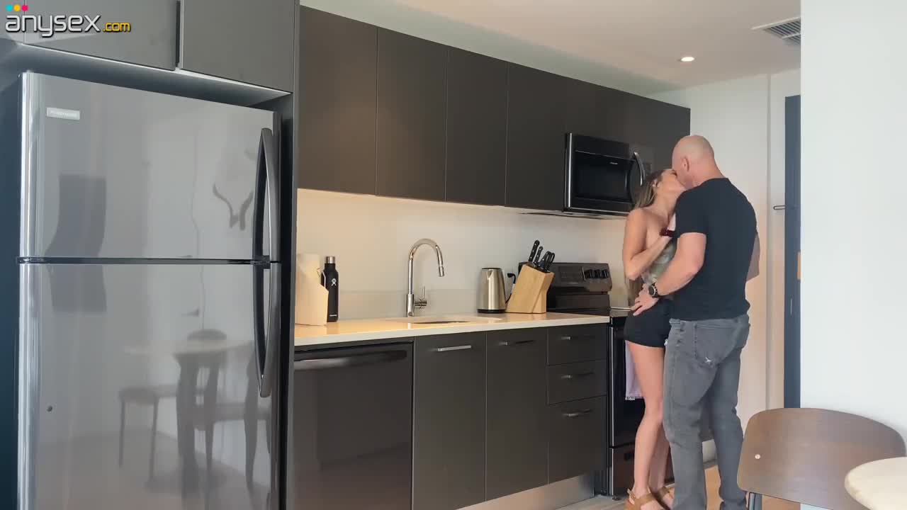 Dashing handsome Johnny Sins pleased another bitch with hot sex in the kitchen. Free Porn Videos | ePornAny.