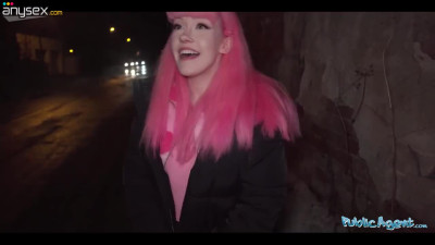 Fiery pink-haired hooker offered solid cash for smashing stranger's BWC