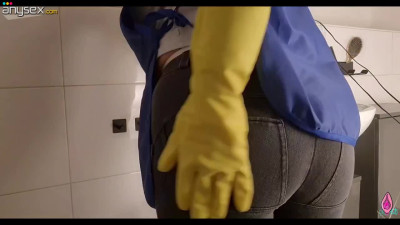 Chubby Phat-assed Cleaning Lady Pleases Her Boss With Hot Sex In the Bathroom While His Wife Is Out